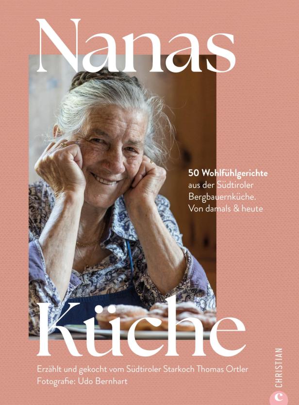 Das Cover des Kochbuchs „Nanas Küche“ zeigt eine lächelnde ältere Frau.