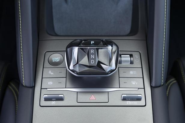 atto2skiingwhiteinterior14.jpg