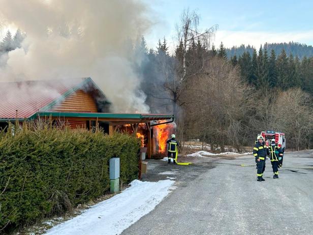 NÖ: Wohnhausbrand forderte Feuerwehren aus zwei Bezirken