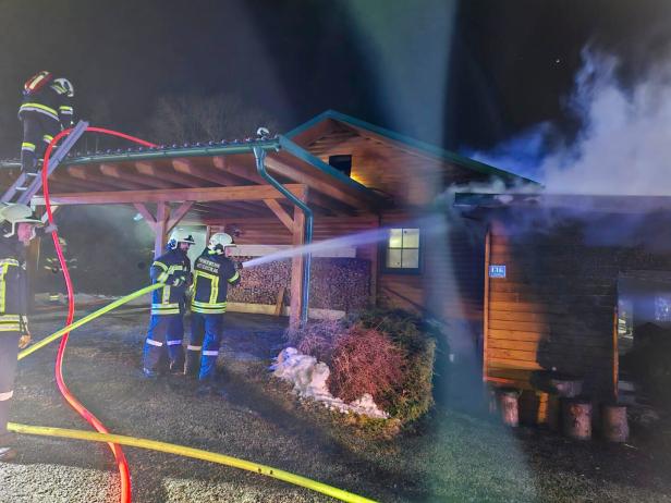 NÖ: Wohnhausbrand forderte Feuerwehren aus zwei Bezirken