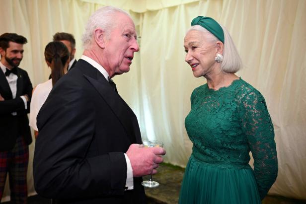 Charles mit Helen Mirren Victoria und David Beckham wie "Braut und Bräutigam" bei Dinner mit König Charles