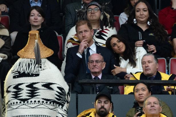 Bei den Invictus Games in Kanada brauchte Meghan anscheinend Harrys starke Schulter Bei den Invictus Games in Kanada brauchte Meghan anscheinend Harrys starke Schulter