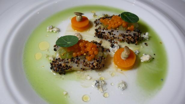 Jonnie Boers Signature Dish mit Sauce von fermentierten Gurken