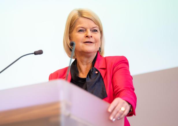 PRÄSENTATION UND PODIUMSDISKUSSION VERTEIDIGUNGSMINISTERIUM "RISIKOBILD 2025 ? GEWÄHLT! DEMOKRATIE UND DIE FREIE WELT": TANNER