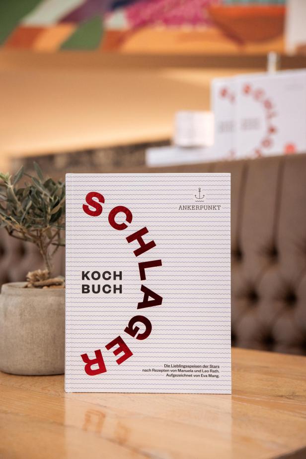 Das Schlagerkochbuch. Die Lieblingsspeisen der Stars nach Rezepten von Manuela und Leo Rath. Aufgezeichnet von Eva Mang.