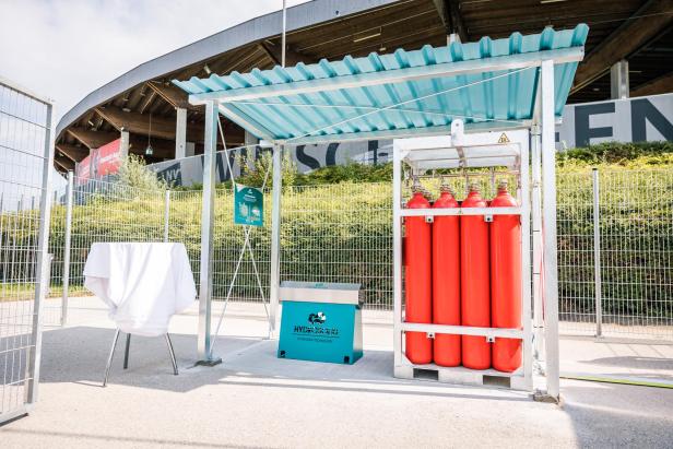 Kleiner Vergleich: In einen "Hive One"-Speicher von Hydrosolid passt soviel Wasserstoff wie in alle roten Gasflaschen zusammen
