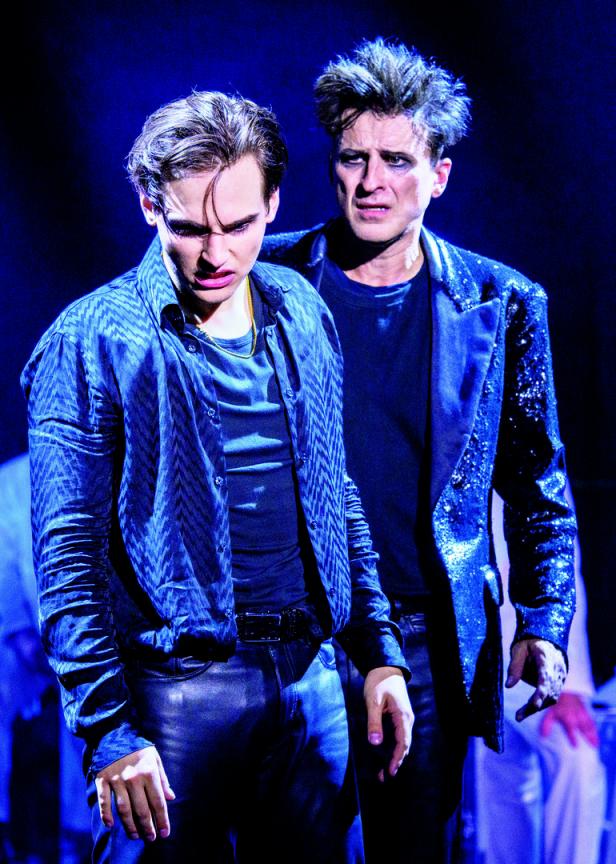 Falco und sein Alter Ego auf der Bühne.