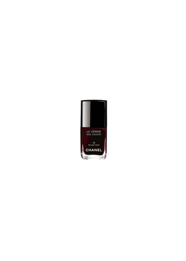 Eine Flasche „Le Vernis“ Nagellack von Chanel in der Farbe „Rouge Noir“.