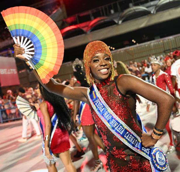 Karneval in Rio: Verdrängt der Kommerz die Samba-"Königinnen"?