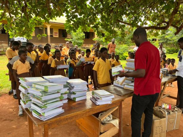 „Nana Odosso“ schickt 1.500 Kinder in Ghana in die Schule