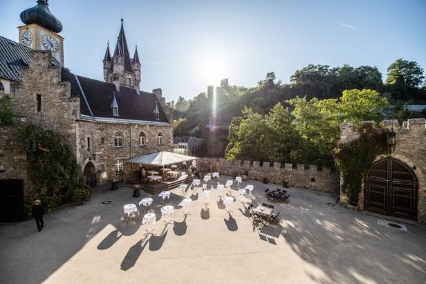 Neue Wirtin übernimmt verwaiste Gaststätte im Rothschildschloss