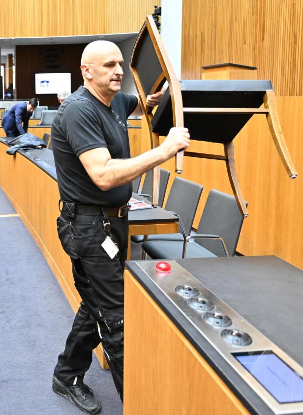 Es wird eng im Parlament: Zu wenig Sitze auf der Regierungsbank