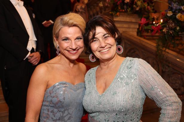 Das war der Opernball 2025: Reizende Roben, Leni, Lugners und versaute Punschkrapferl