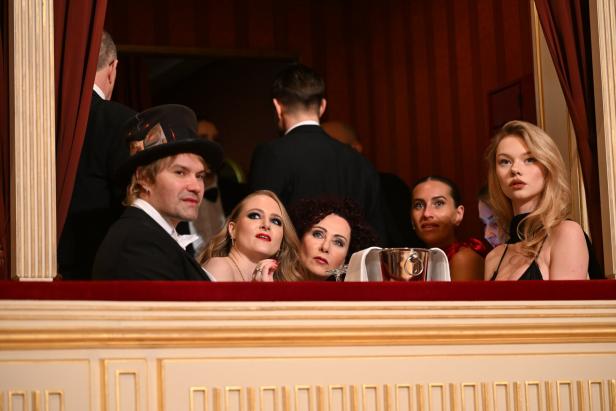 Das war der Opernball 2025: Reizende Roben, Leni, Lugners und versaute Punschkrapferl