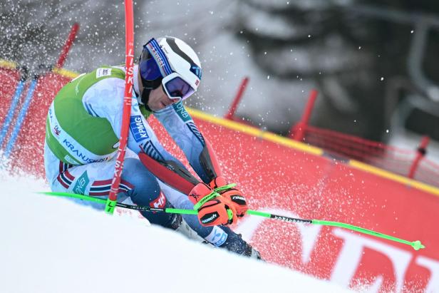 Ein Skirennläufer beim Riesenslalom-Weltcup.