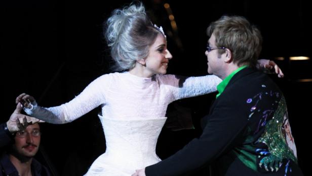 Promi-Party: Elton John hat geheiratet