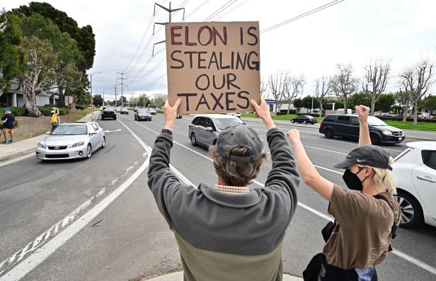 Elon Musk  unter Beschuss: Landesweite Protestwelle gegen Tesla