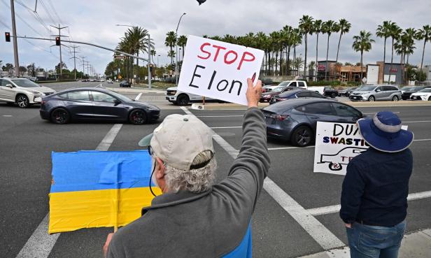 Elon Musk  unter Beschuss: Landesweite Protestwelle gegen Tesla
