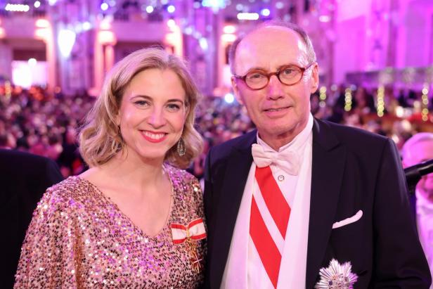 Die scheidende Ministerin Alma Zadić recycelte beim Juristenball ihr Opernballkleid
