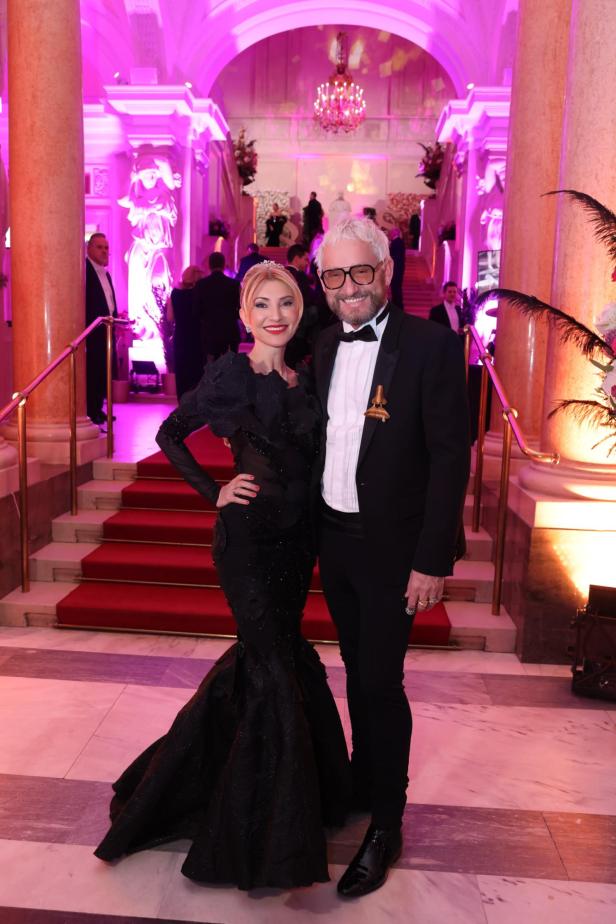 Die scheidende Ministerin Alma Zadić recycelte beim Juristenball ihr Opernballkleid