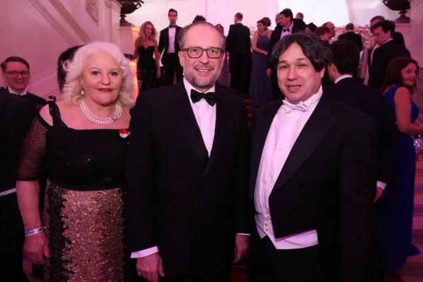 Die scheidende Ministerin Alma Zadić recycelte beim Juristenball ihr Opernballkleid