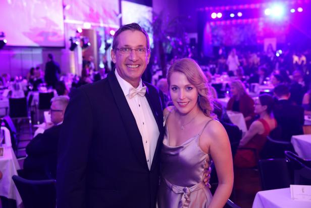 Die scheidende Ministerin Alma Zadić recycelte beim Juristenball ihr Opernballkleid