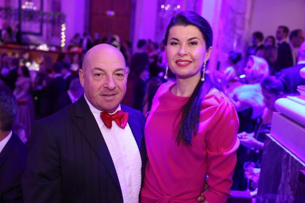 Die scheidende Ministerin Alma Zadić recycelte beim Juristenball ihr Opernballkleid