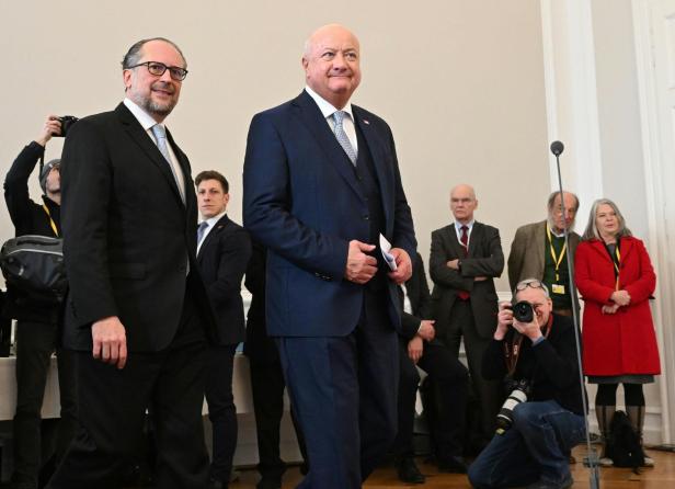 AMTSÜBERGABE VON BUNDESKANZLER A.D. SCHALLENBERG AN BUNDESKANZLER STOCKER: SCHALLENBERG / STOCKER
