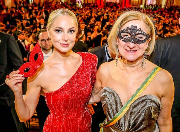 Nach Opernball: Simone Lugner tanzt auf der Rudolfina Redoute