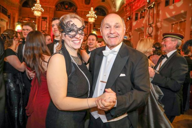 Nach Opernball: Simone Lugner tanzt auf der Rudolfina Redoute