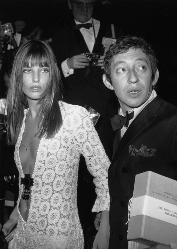 Jane Birkin und Serge Gainsbourg posieren für ein Foto.