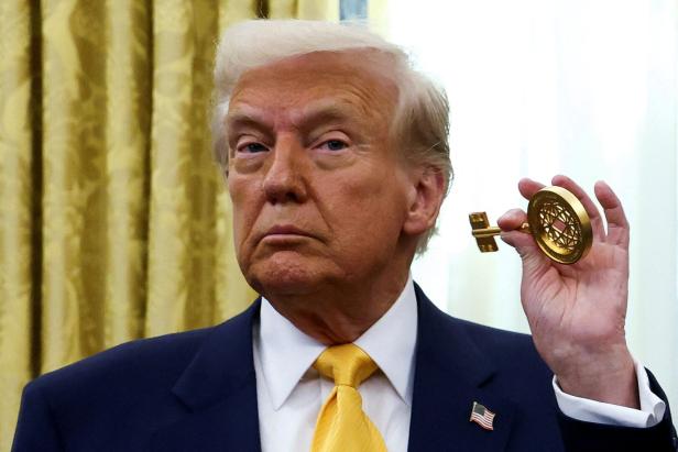 Fast wie Dagobert Duck: Donald Trump vergoldet das Oval Office