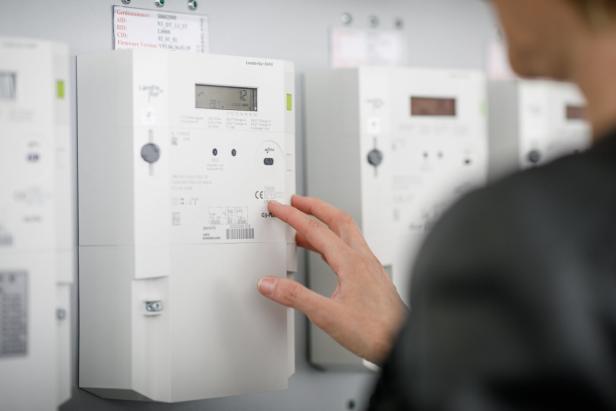 EVN ändert PV-Einspeisetarif: Weniger Cash für Sonnenstrom