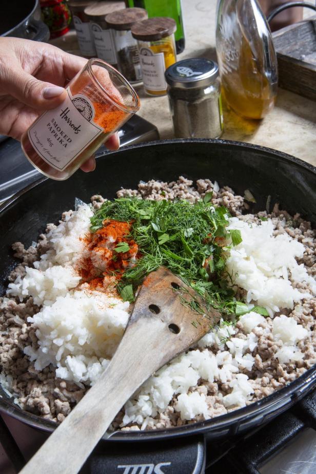 Rezept: Gefüllte Paprika mit Tomatensauce von Anna Netrebko.