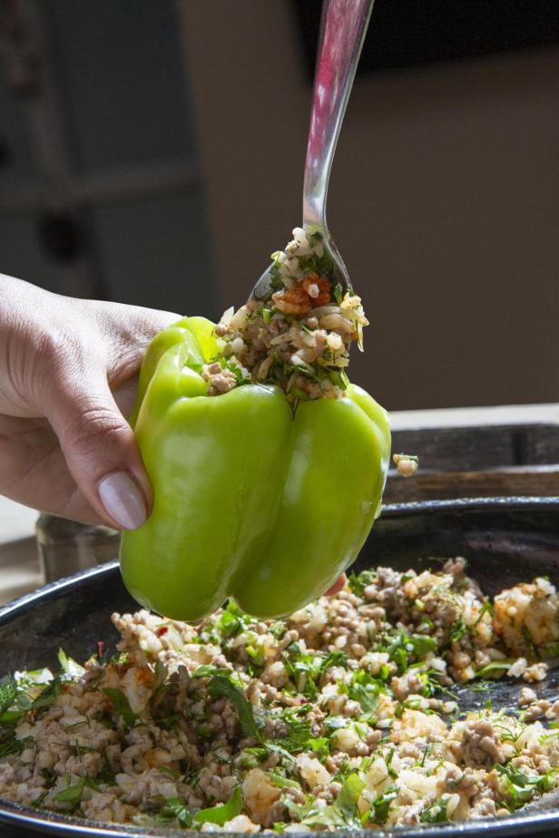 Rezept: Gefüllte Paprika mit Tomatensauce von Anna Netrebko.