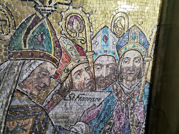 Linzer Mariendom: Neuer Glanz im historischen Kapellenkranz