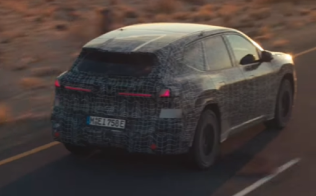 BMW zeigt Neue Klasse als Limousine und SUV im Tarnkleid
