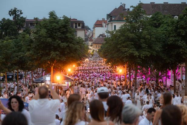 Bei „Baden in Weiß“ feiert die ganze Kurstadt.
