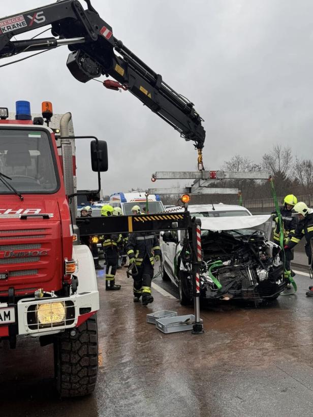 NÖ: Massenkarambolage auf A1 mit sieben Fahrzeugen