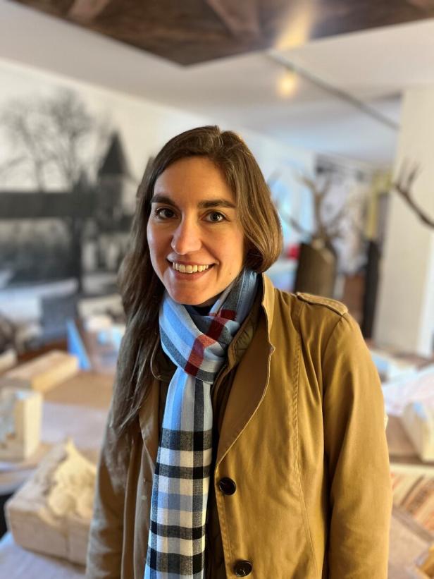 Christa Zahlbruckner leitet das Projekt digitale Sammlung 