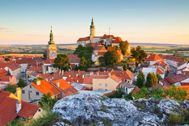 Ausflugstipp Südmähren: Pracht-Schlösser Lednice und Mikulov im Vergleich