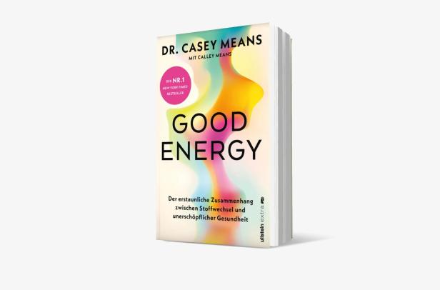 Das Buch „Good Energy“ von Dr. Casey Means liegt auf einem Tisch.