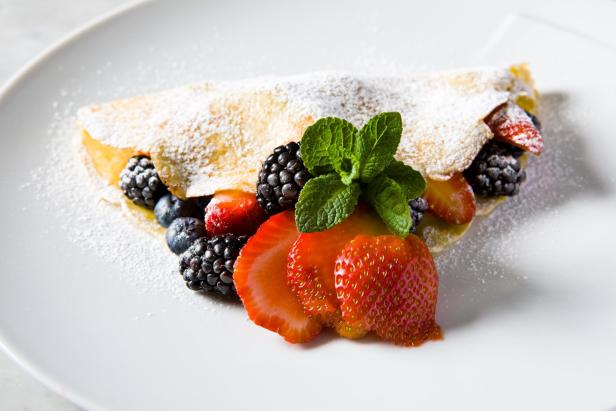 José Carreras - Crêpes mit Creme und frischen Früchten.