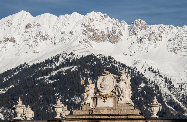 ++ THEMENBILD ++ CORONA: INNSBRUCK / TIROL Aui! Ummi! Oi! Eini! Die Himmelsrichtungen der Innsbrucker