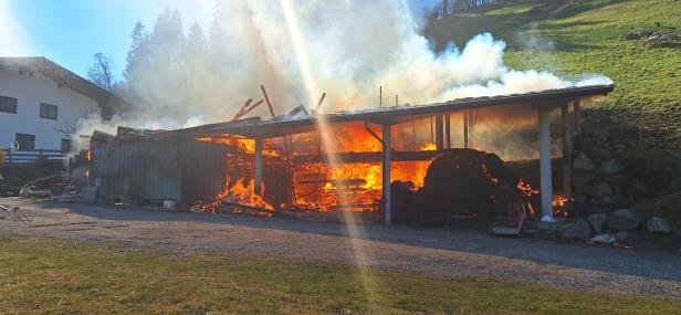 Großbrand bei einem Bauernhof in Tirol Großbrand in Tirol: Menschen und Tiere konnten gerettet werden