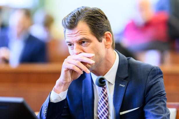 PROZESS GEGEN VÖSENDORFS EX-BÜRGERMEISTER KOZA (ÖVP): KOZA Angriff vorgetäuscht: Neun Monate bedingt für Vösendorfs Ex-Bürgermeister