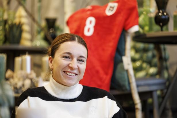 APA FUSSBALLERIN DES JAHRES 2024: BARBARA DUNST APA FUSSBALLERIN DES JAHRES 2024: BARBARA DUNST