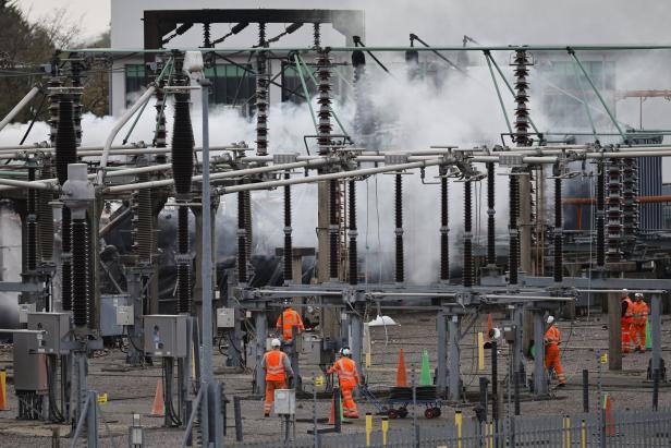 Heathrow Airport closes all day over power outage following nearby fire London Heathrow nach Flugchaos zurück im Vollbetrieb