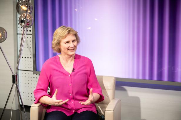 Ordensfrau und Bestsellerautorin: "Bei sich selbst, statt am Handy einchecken"