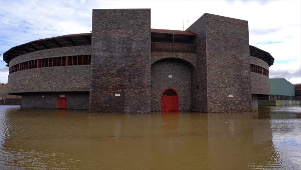 Storm Martinho brings floods in Spain Alarmzustand erklärt: Beliebte spanische Stadt steht unter Wasser